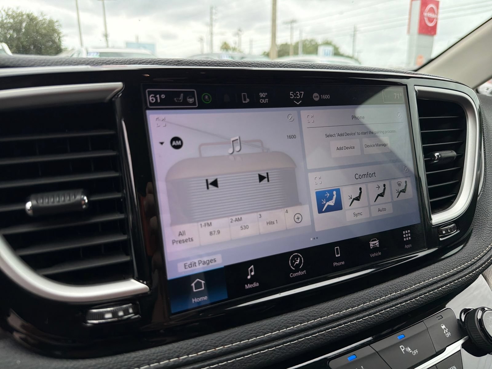 Used 2023 Chrysler Pacifica Touring-L FWD image 22