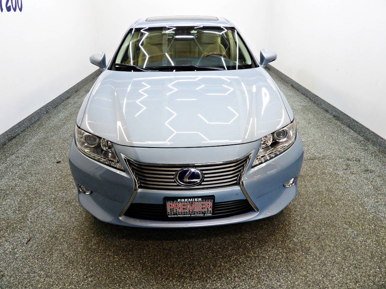 Used 2013 Lexus ES 300h w/ Luxury Pkg FWD image 2