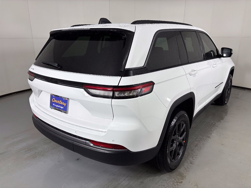 New 2027 Jeep Grand Cherokee Altitude RWD image 8