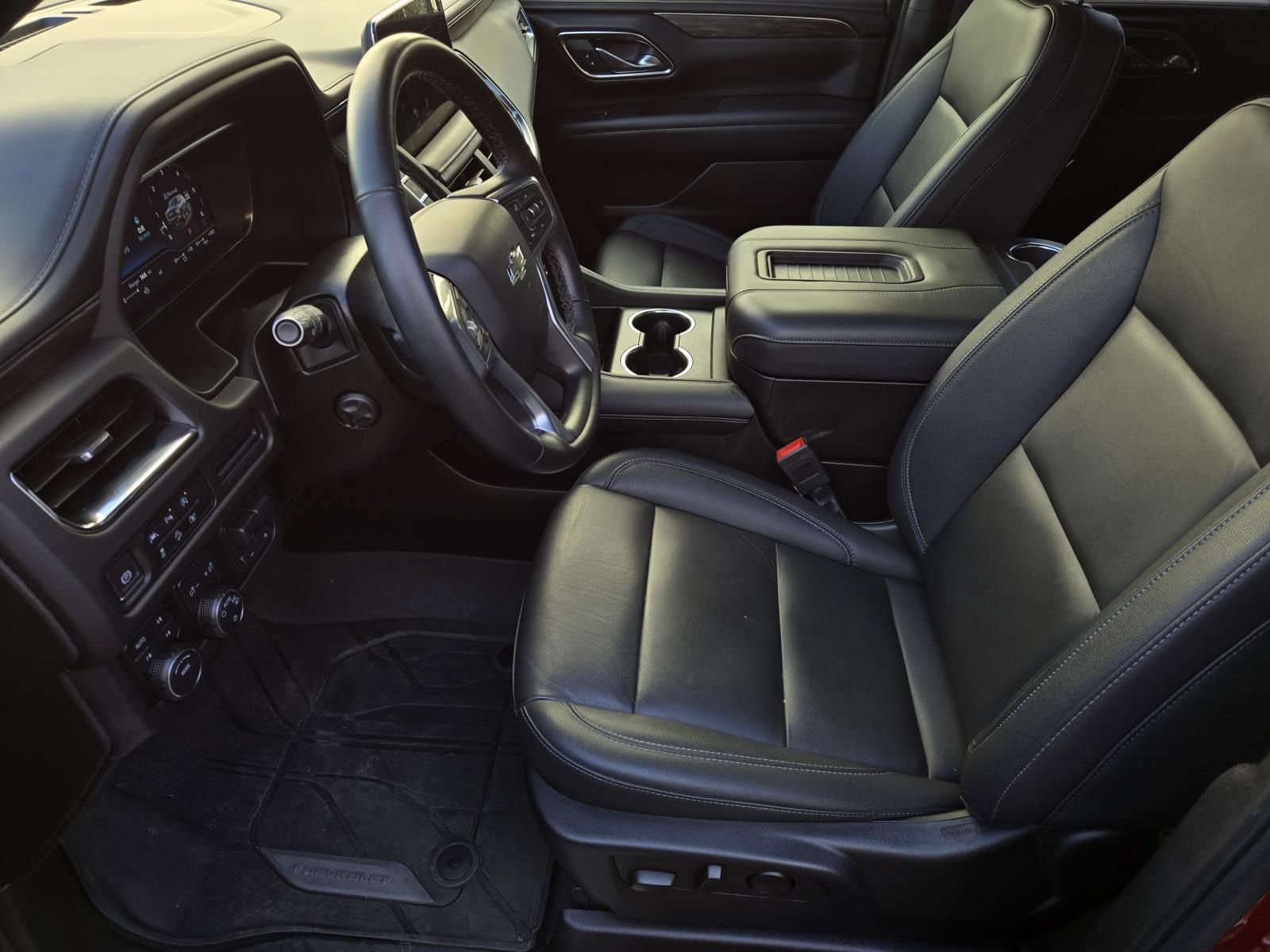 Used 2024 Chevrolet Suburban Z71 w/ Luxury Package AWD/4WD image 26