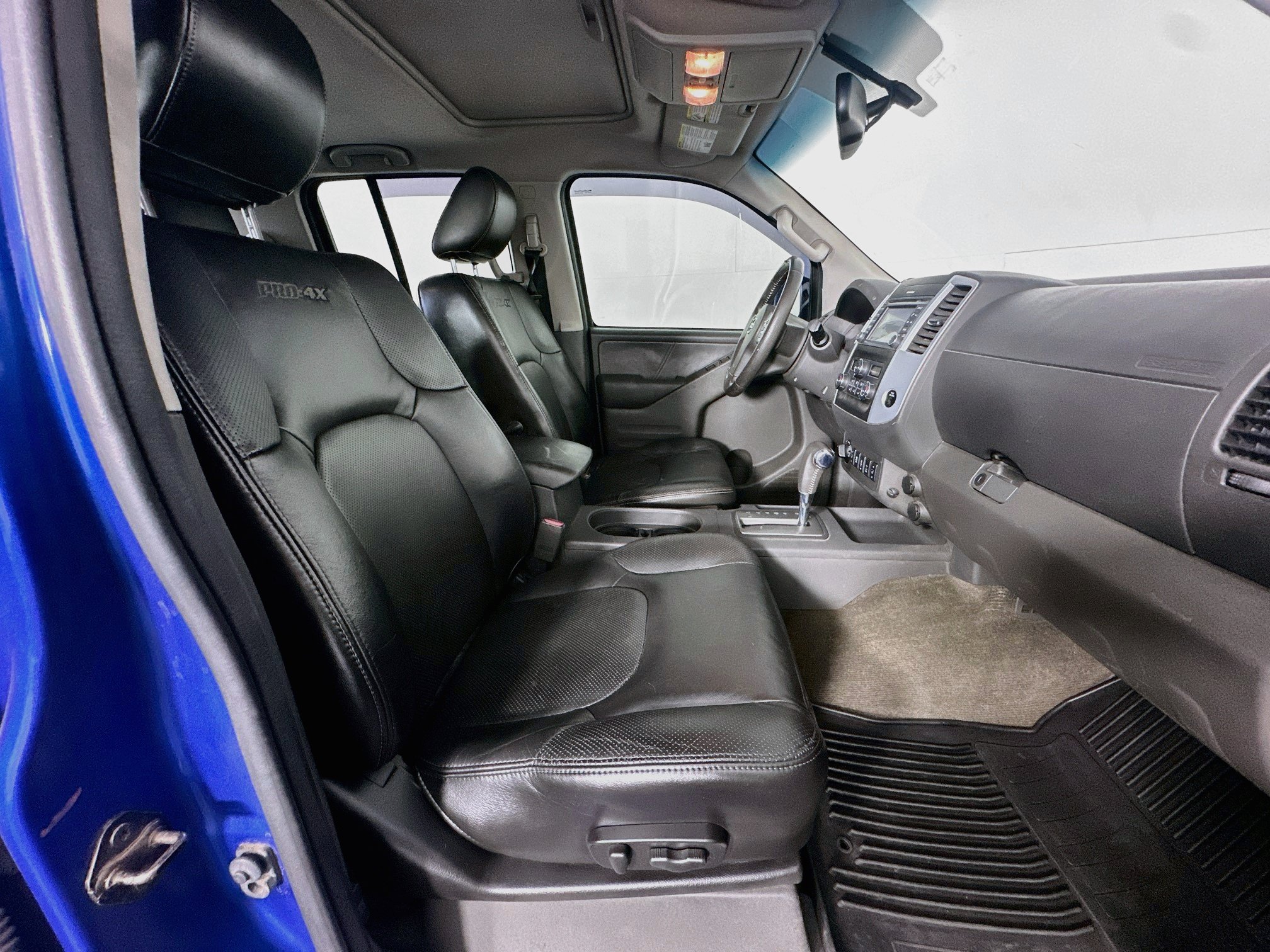 Used 2015 Nissan Frontier PRO-4X w/ Pro-4x Luxury Package AWD/4WD image 31