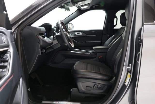 Used 2025 Ford Explorer ST-Line AWD/4WD image 17