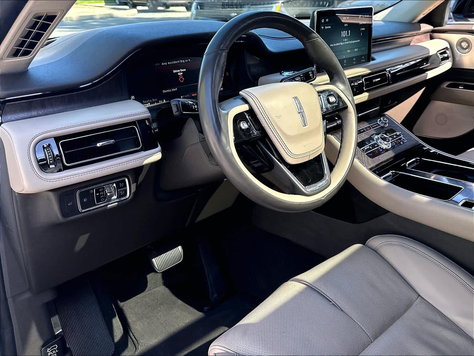 Used 2022 Lincoln Aviator Reserve w/ Equipment Group 201A AWD/4WD image 17