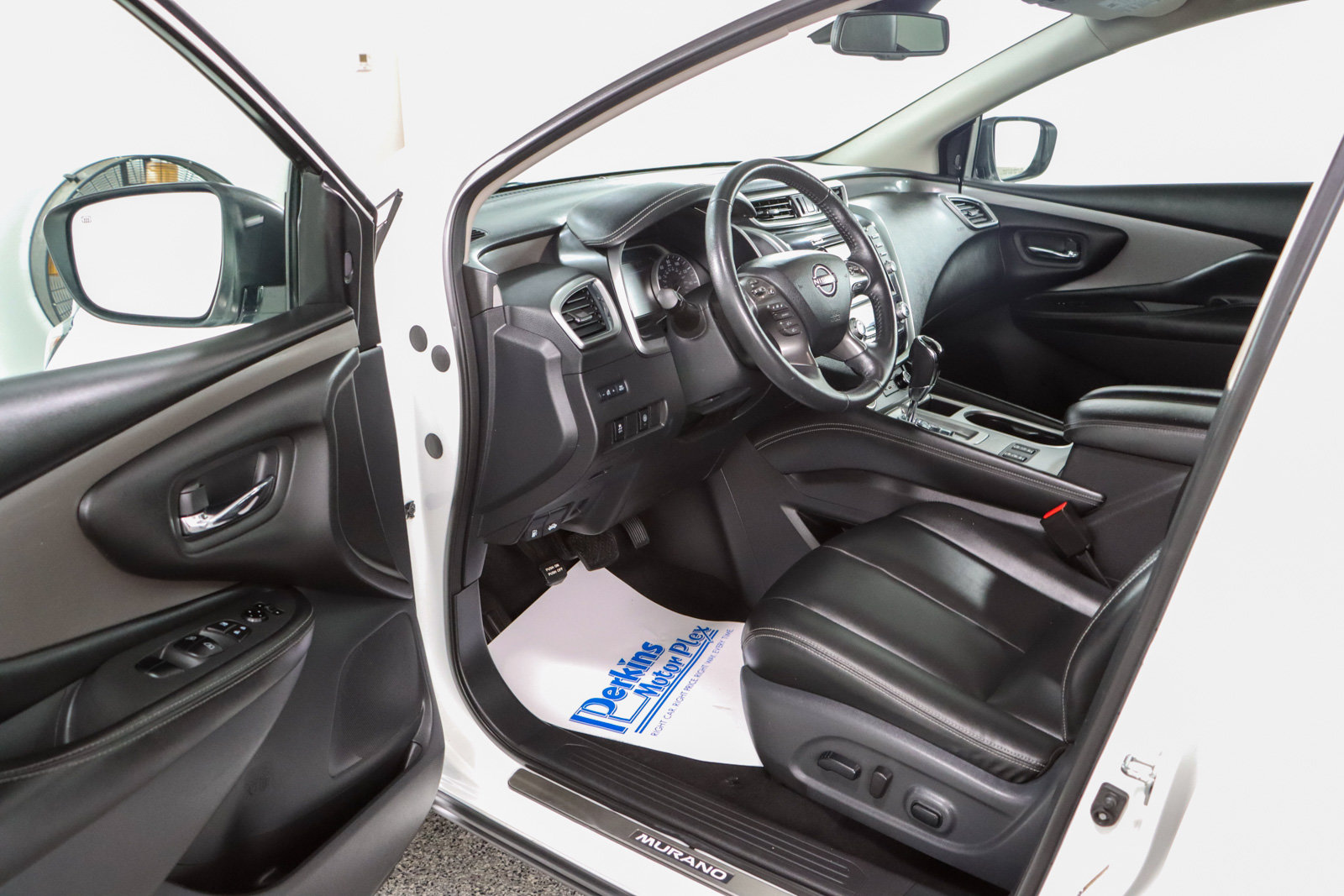 Used 2023 Nissan Murano SV w/ SV Midnight Edition Package FWD image 3