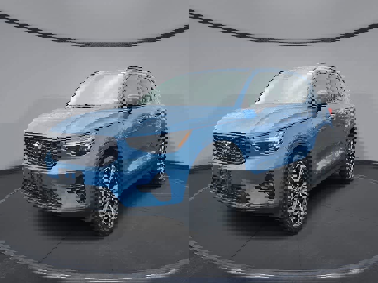 Used 2025 Volvo XC40 B5 Ultra w/ Climate Package