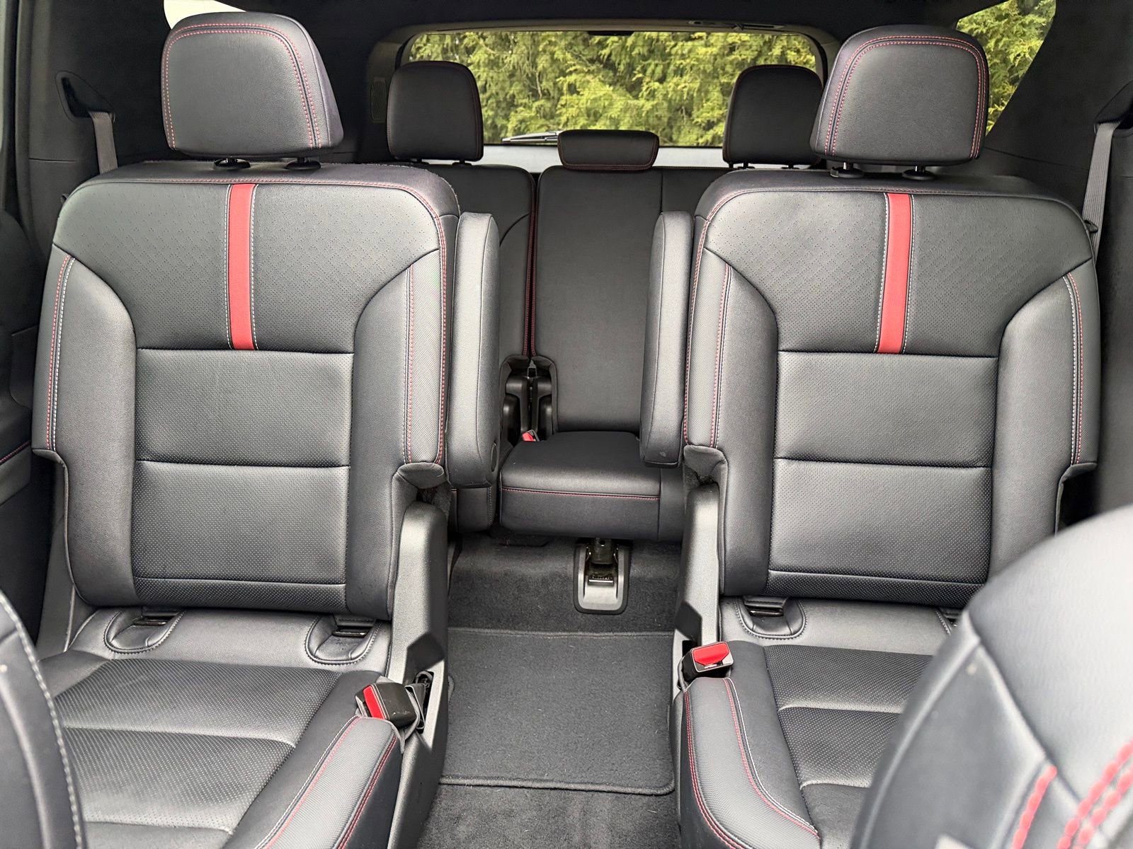 Used 2024 Chevrolet Traverse RS FWD image 3