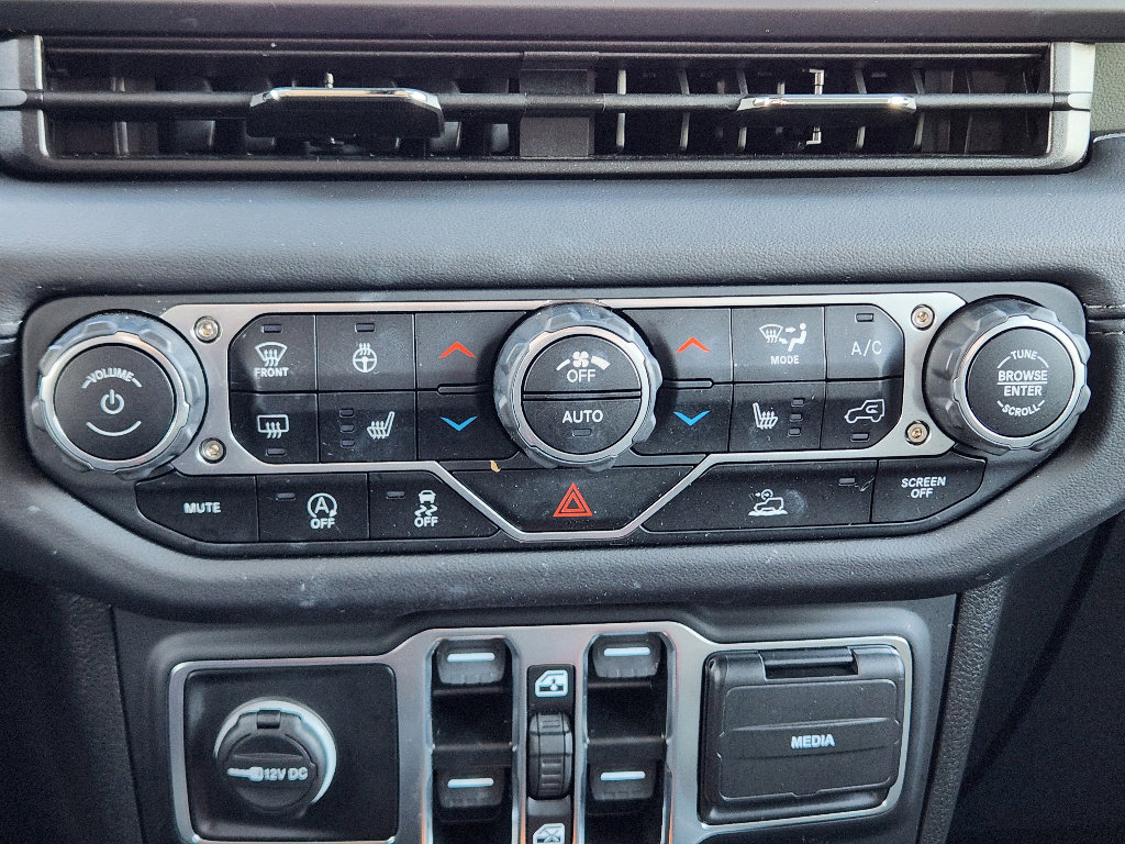 Used 2025 Jeep Gladiator Mojave w/ Convenience Group image 18