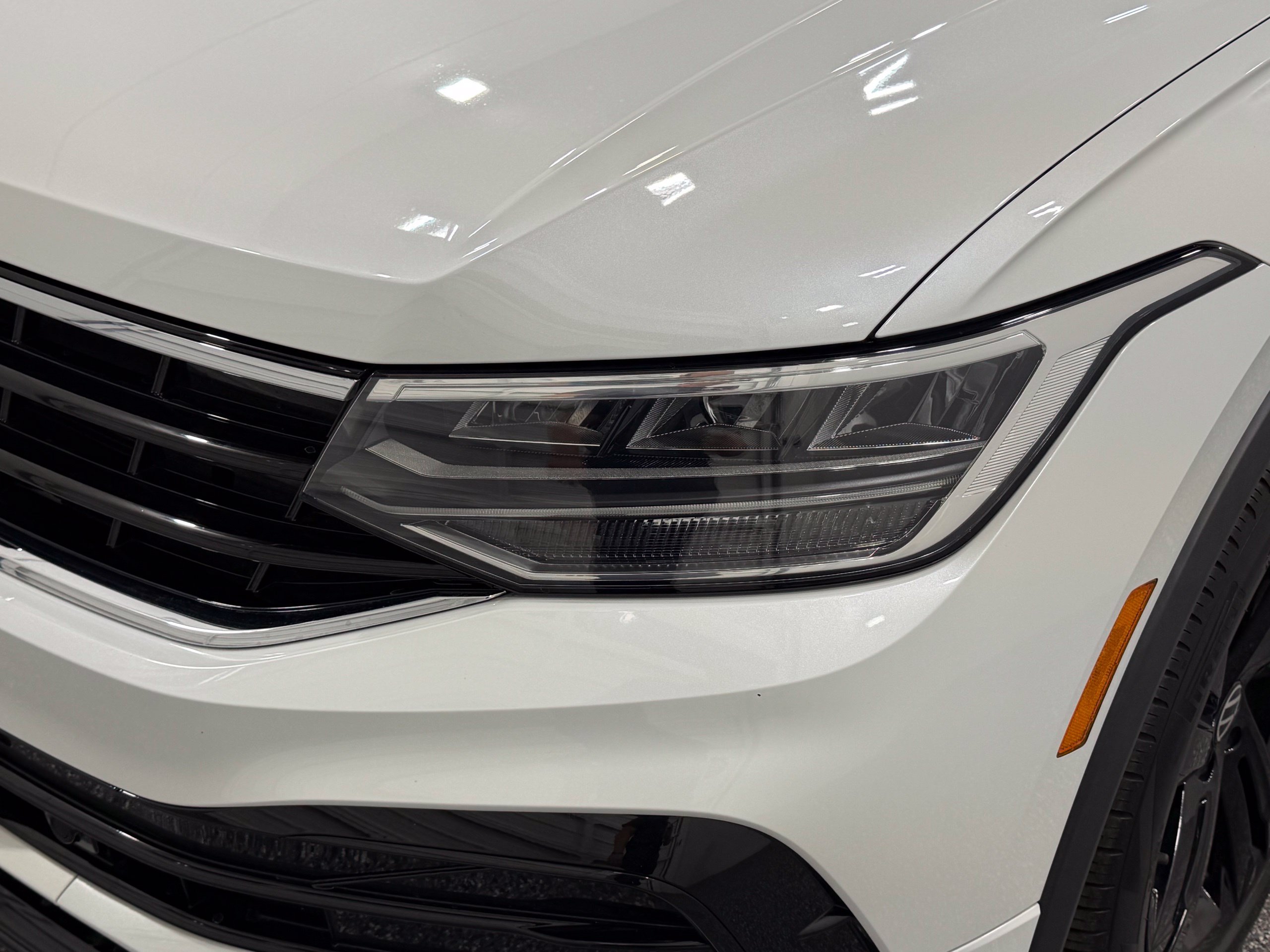 Certified 2023 Volkswagen Tiguan SE R-Line FWD image 15