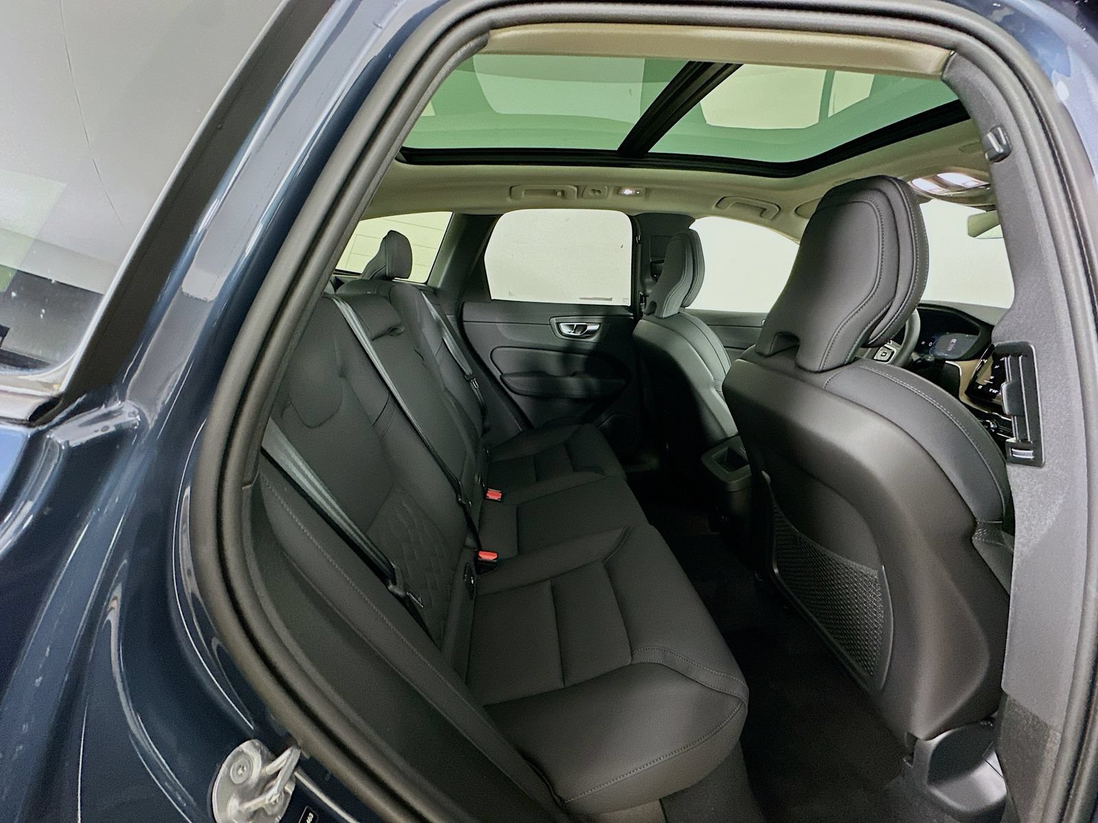 New 2026 Volvo XC60 B5 Plus w/ Protection Package Premier AWD/4WD image 41