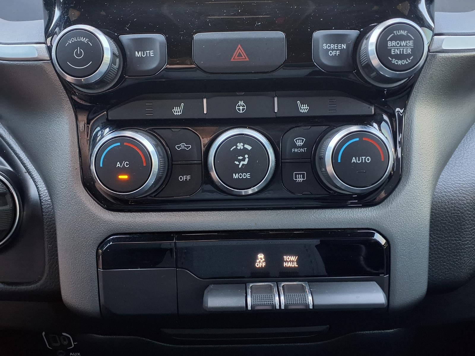 Used 2023 RAM 1500 Big Horn AWD/4WD image 24
