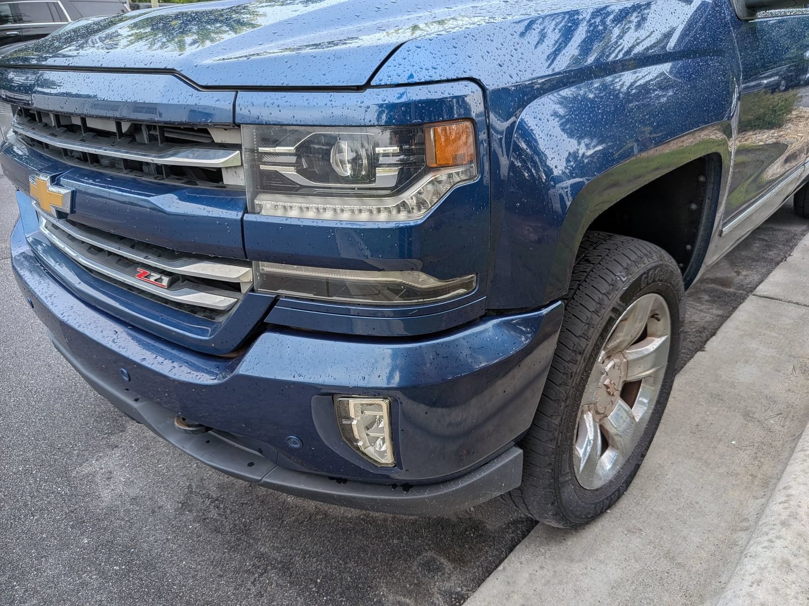 Used 2017 Chevrolet Silverado 1500 LTZ Z71 w/ LTZ Plus Package AWD/4WD image 9