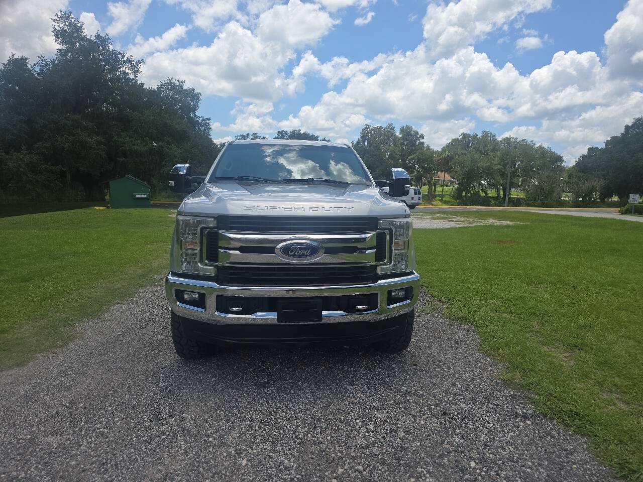 Used 2017 Ford F250 XLT w/ XLT Premium Package AWD/4WD image 8
