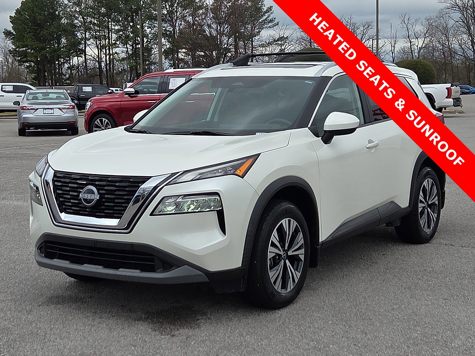 Used 2023 Nissan Rogue SV w/ SV Premium B Package image 2