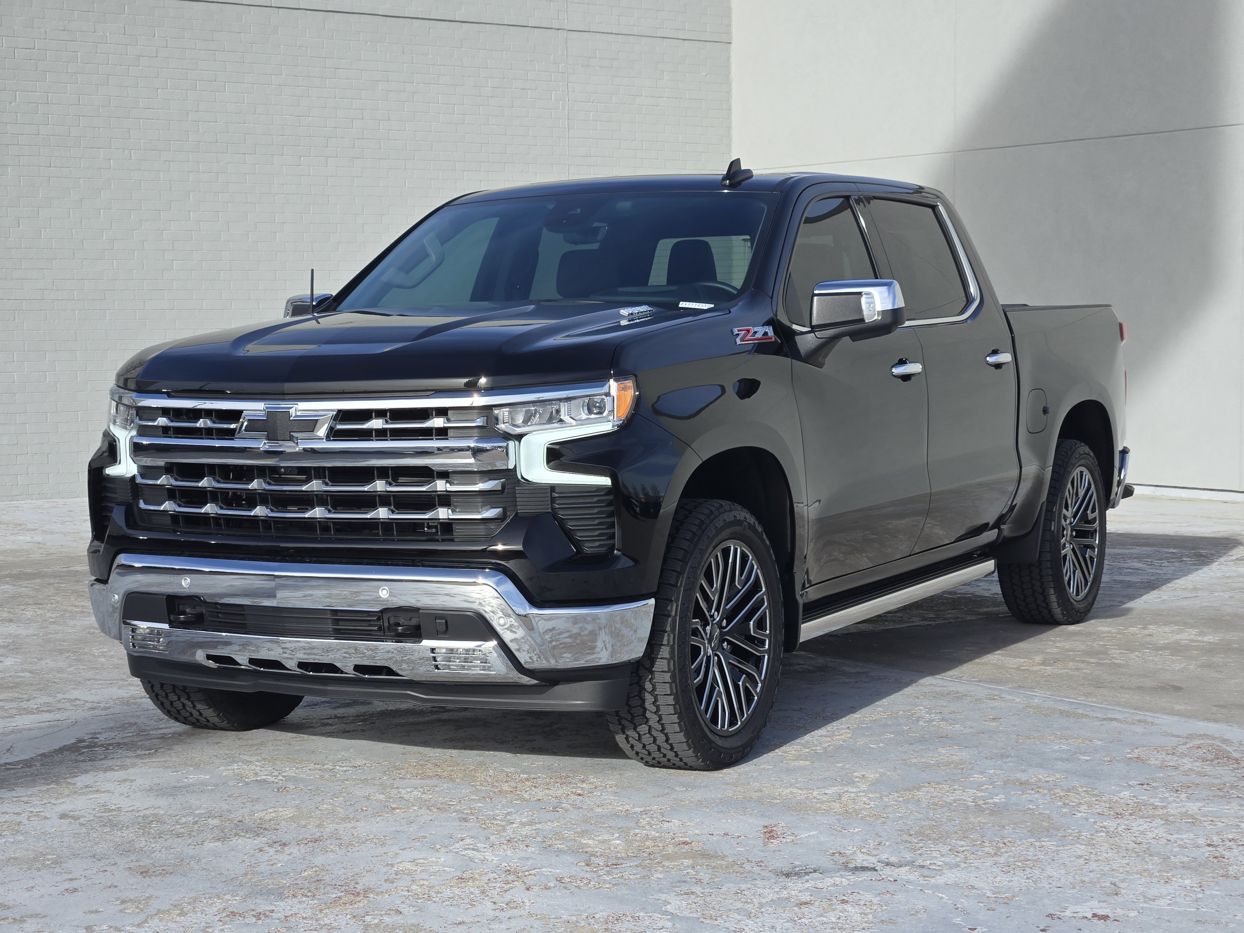 Used 2025 Chevrolet Silverado 1500 LTZ w/ LTZ Premium Package image 4