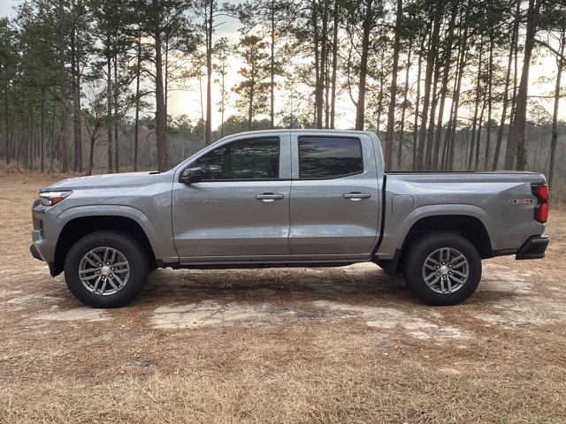 New 2025 Chevrolet Colorado LT w/ LT Convenience Package AWD/4WD image 2