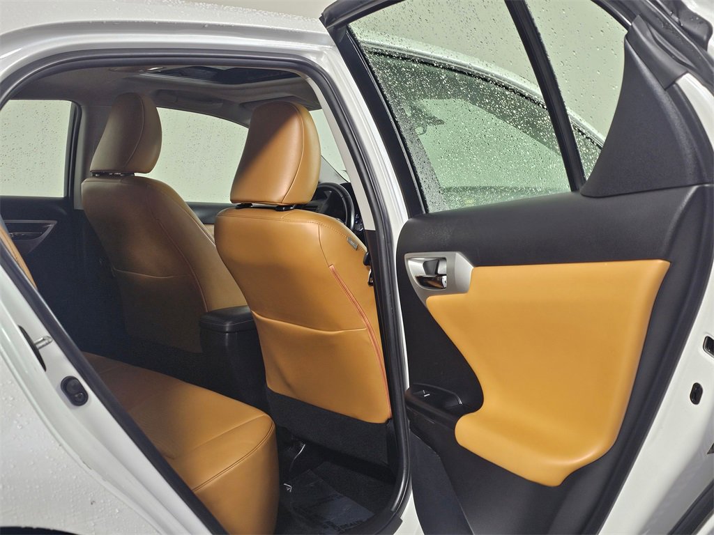 Used 2011 Lexus CT 200h image 14