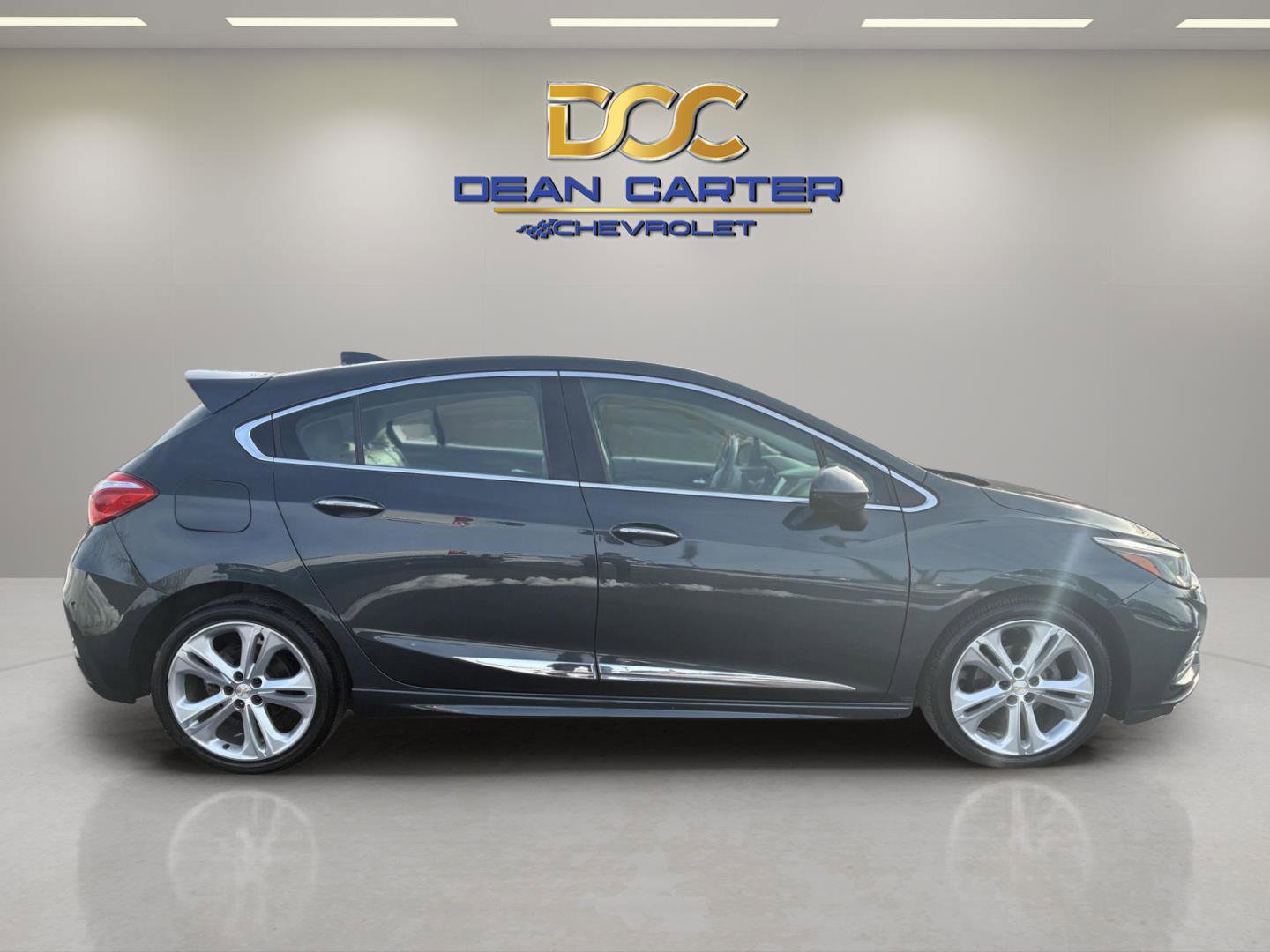 Used 2018 Chevrolet Cruze Premier FWD image 7