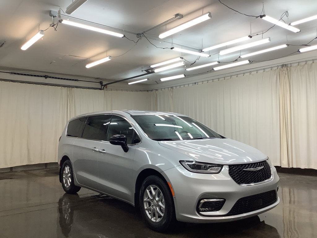 New 2026 Chrysler Pacifica Select FWD image 4
