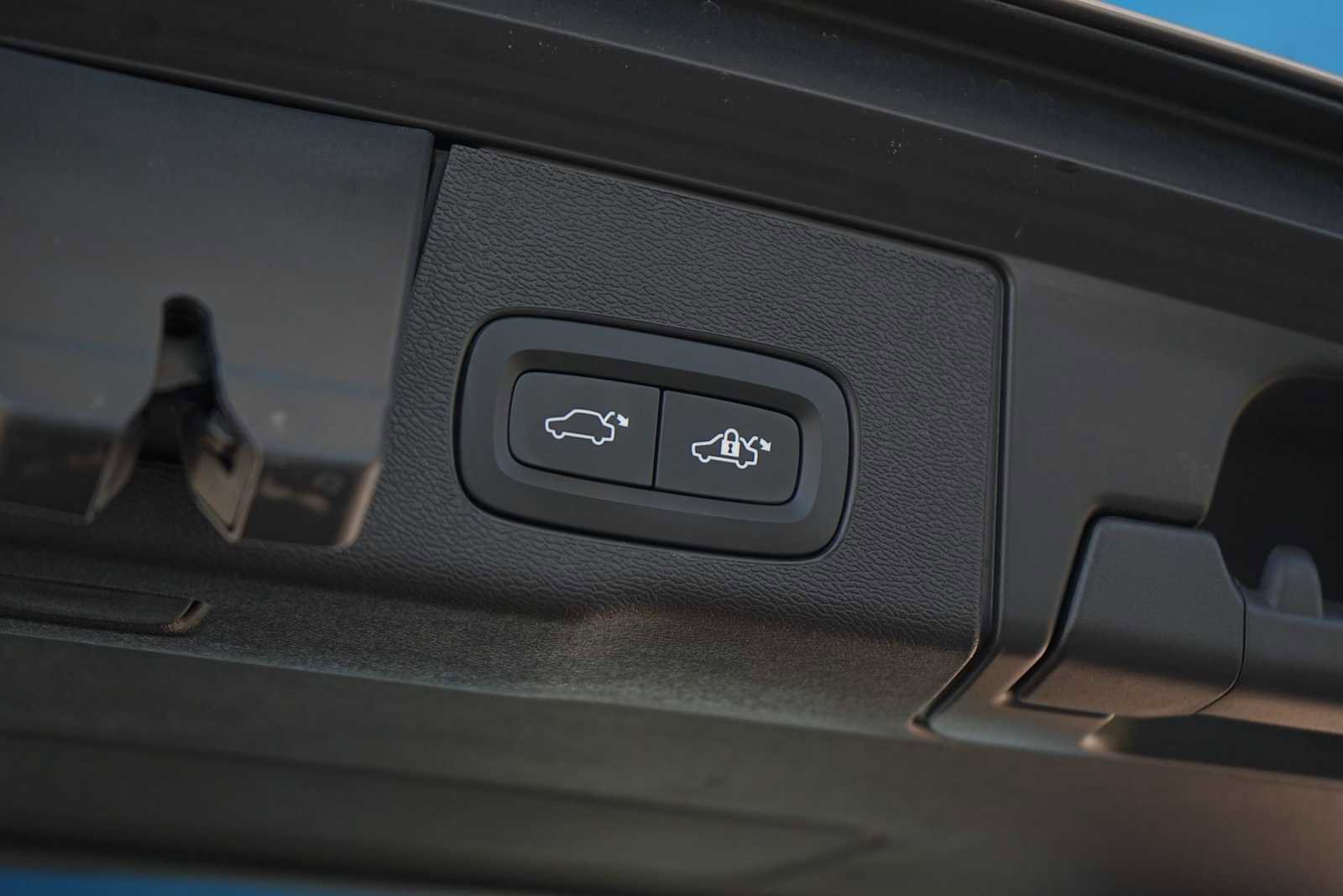 Used 2024 Volvo XC60 B5 Core w/ Protection Package Premier image 26