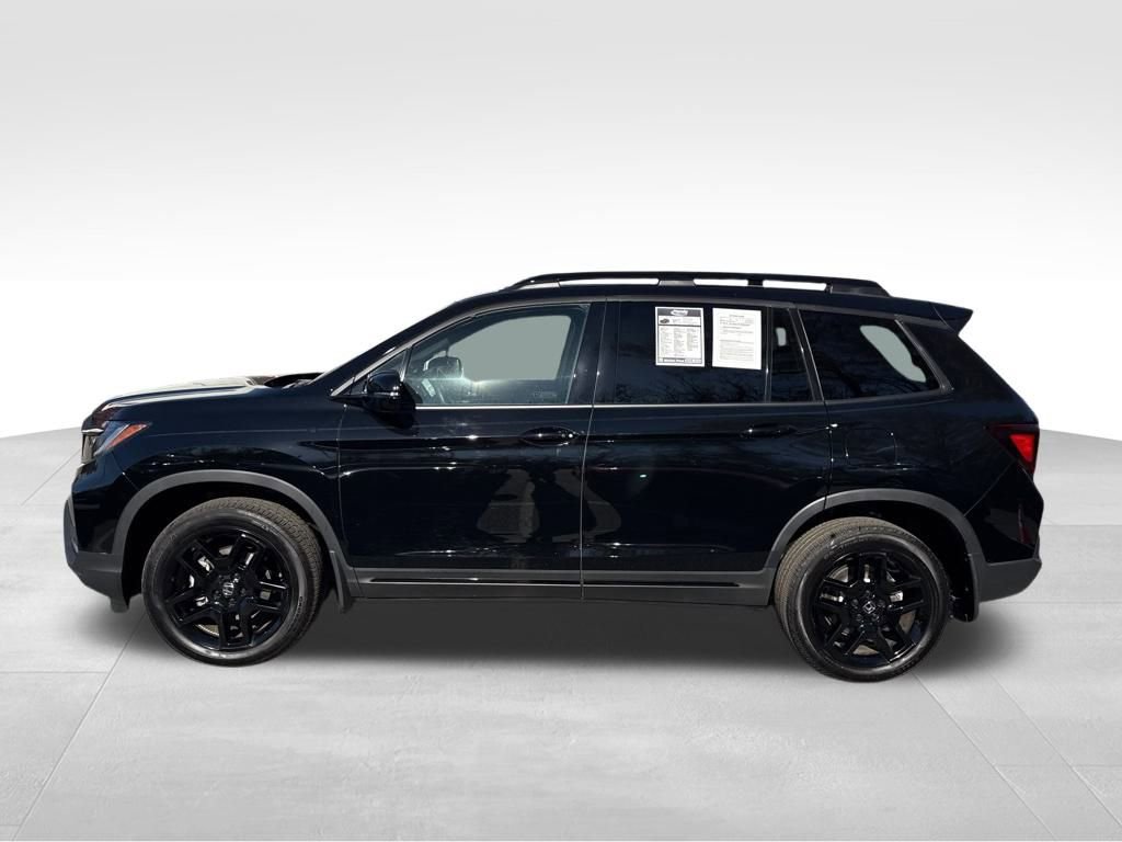 Used 2025 Honda Passport Black Edition image 5