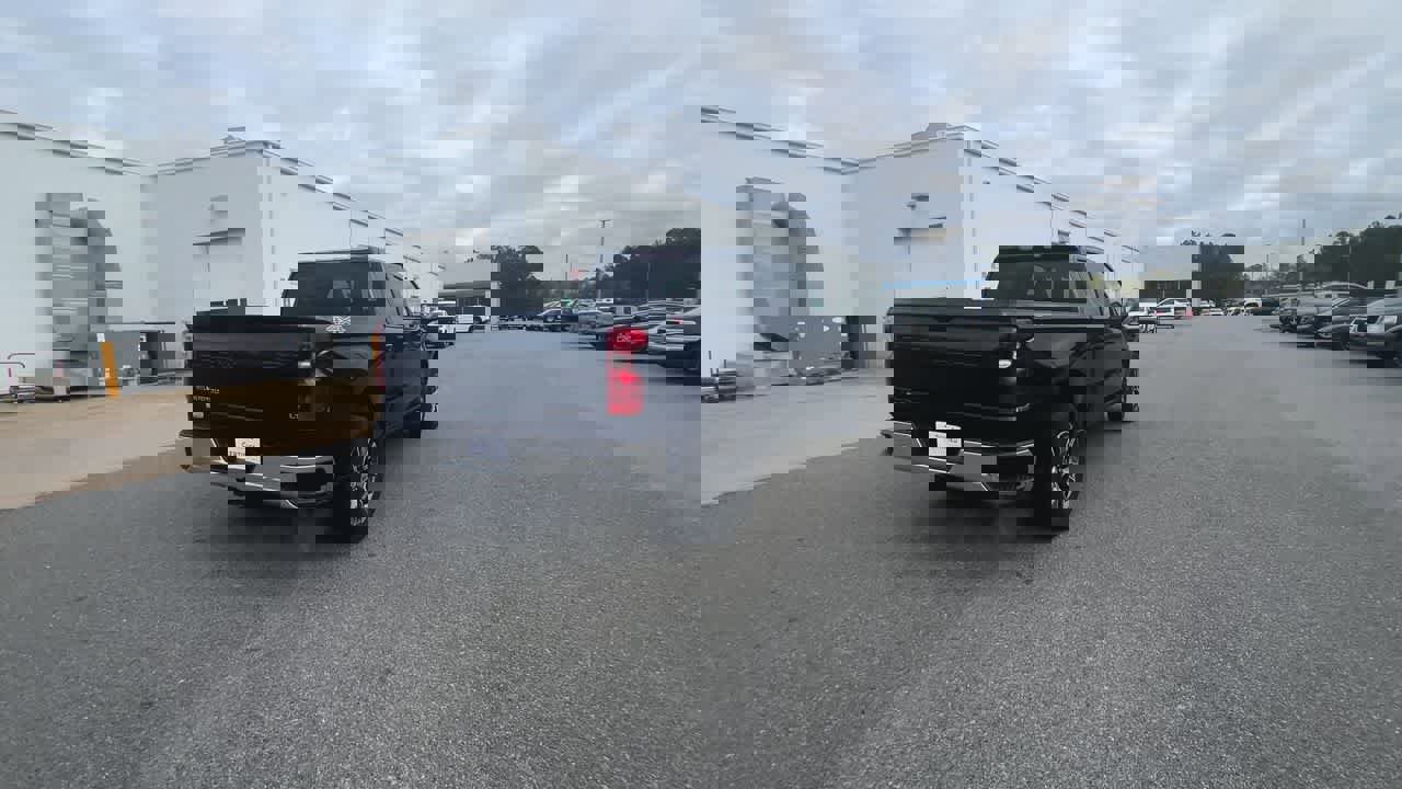 Used 2023 Chevrolet Silverado 1500 LT image 8