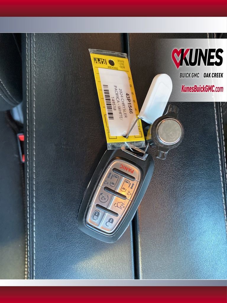 Used 2024 Chrysler Pacifica Touring-L FWD image 33
