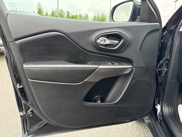 Used 2019 Jeep Cherokee Latitude w/ Popular Appearance Group AWD/4WD image 24