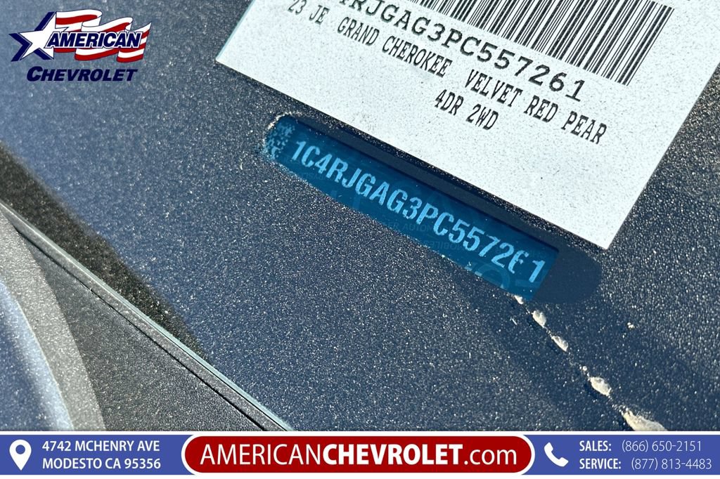 Used 2023 Jeep Grand Cherokee Altitude RWD image 3