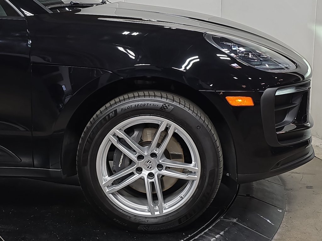 Certified 2026 Porsche Macan AWD/4WD image 11