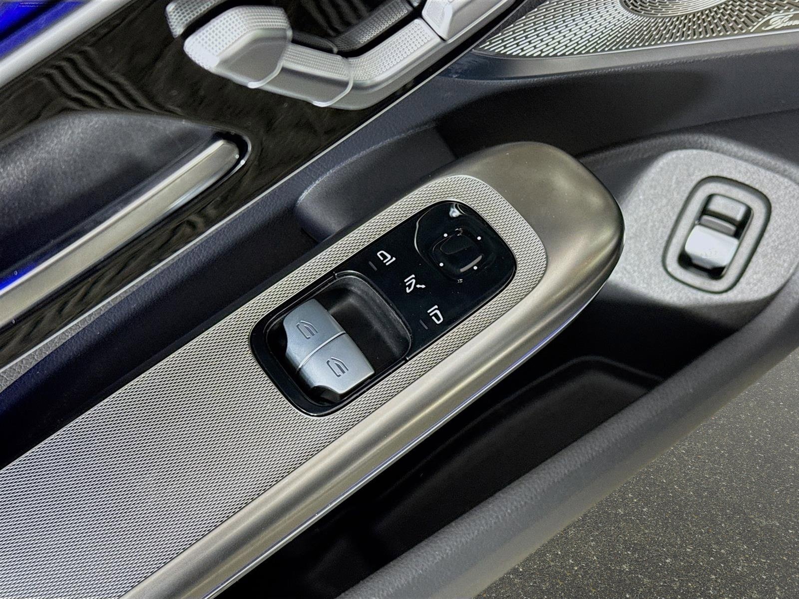 Used 2025 Mercedes-Benz CLE 300 4MATIC Coupe image 21