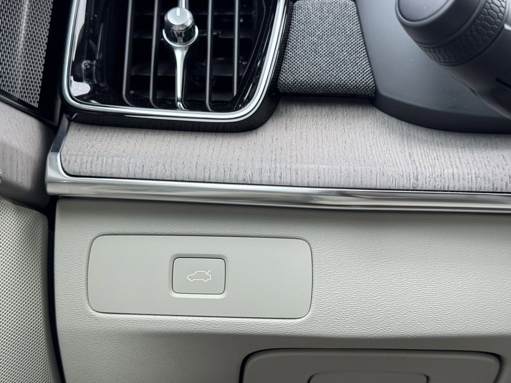 New 2026 Volvo XC90 B6 Ultra image 18