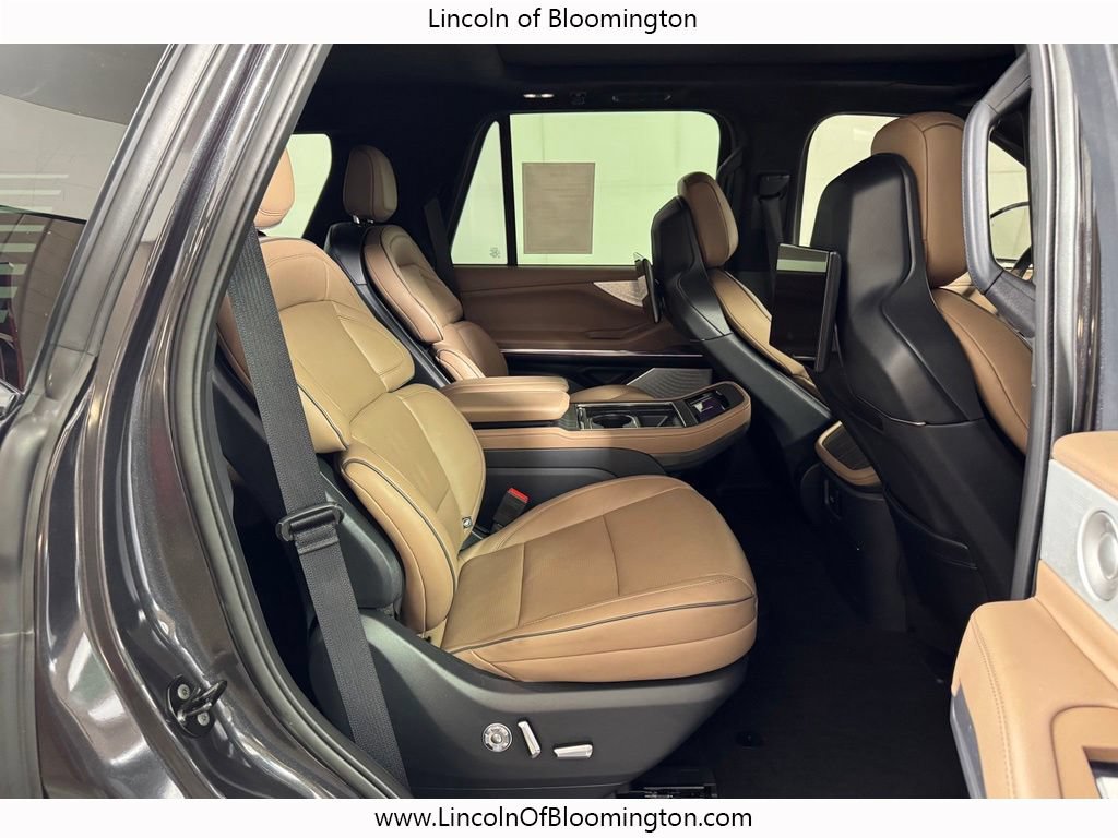 Certified 2025 Lincoln Navigator Black Label AWD/4WD image 17