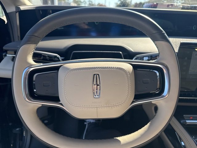 Used 2024 Lincoln Nautilus Premier image 11