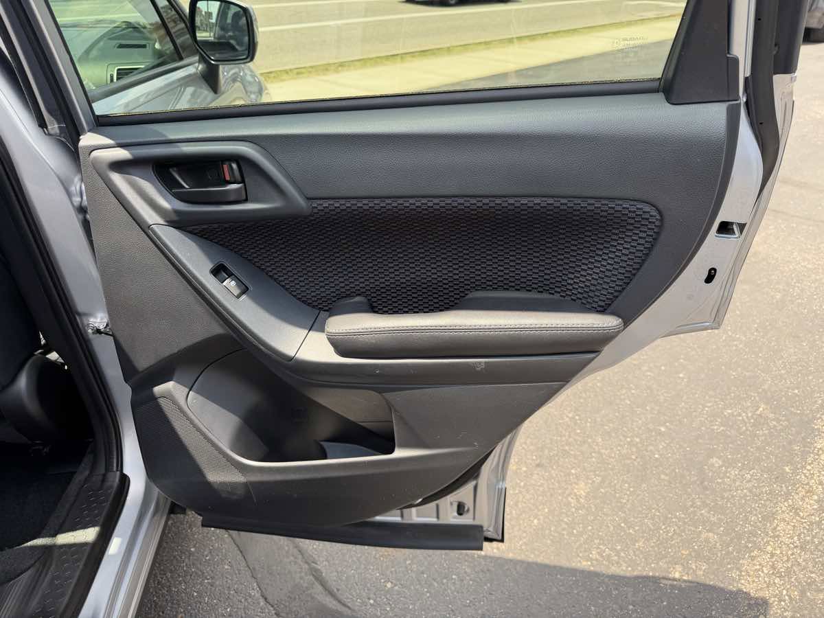 Used 2017 Subaru Forester 2.5i Premium AWD/4WD image 17
