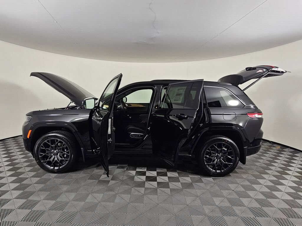 New 2026 Jeep Grand Cherokee Summit w/ Obsidian Package AWD/4WD image 16