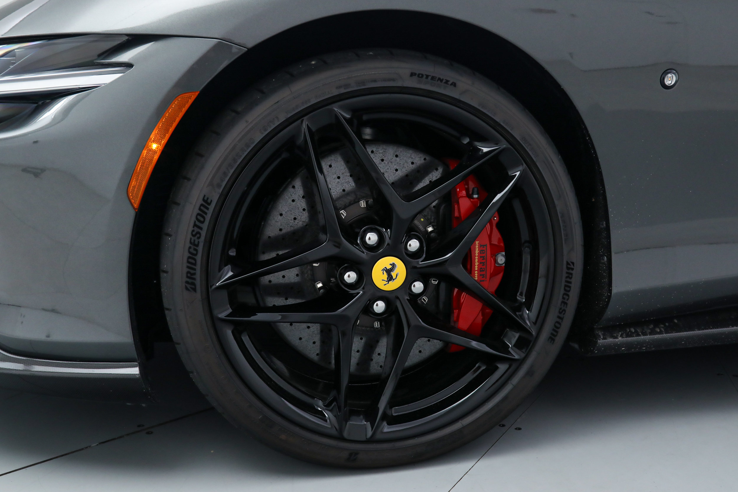Certified 2025 Ferrari Roma Spider RWD image 15