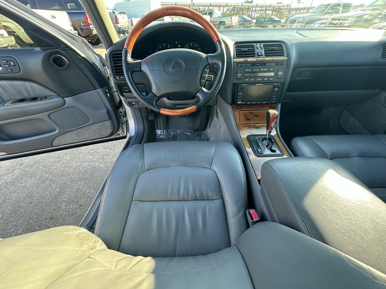 Used 1999 Lexus LS 400 w/ Premium Pkg RWD image 17