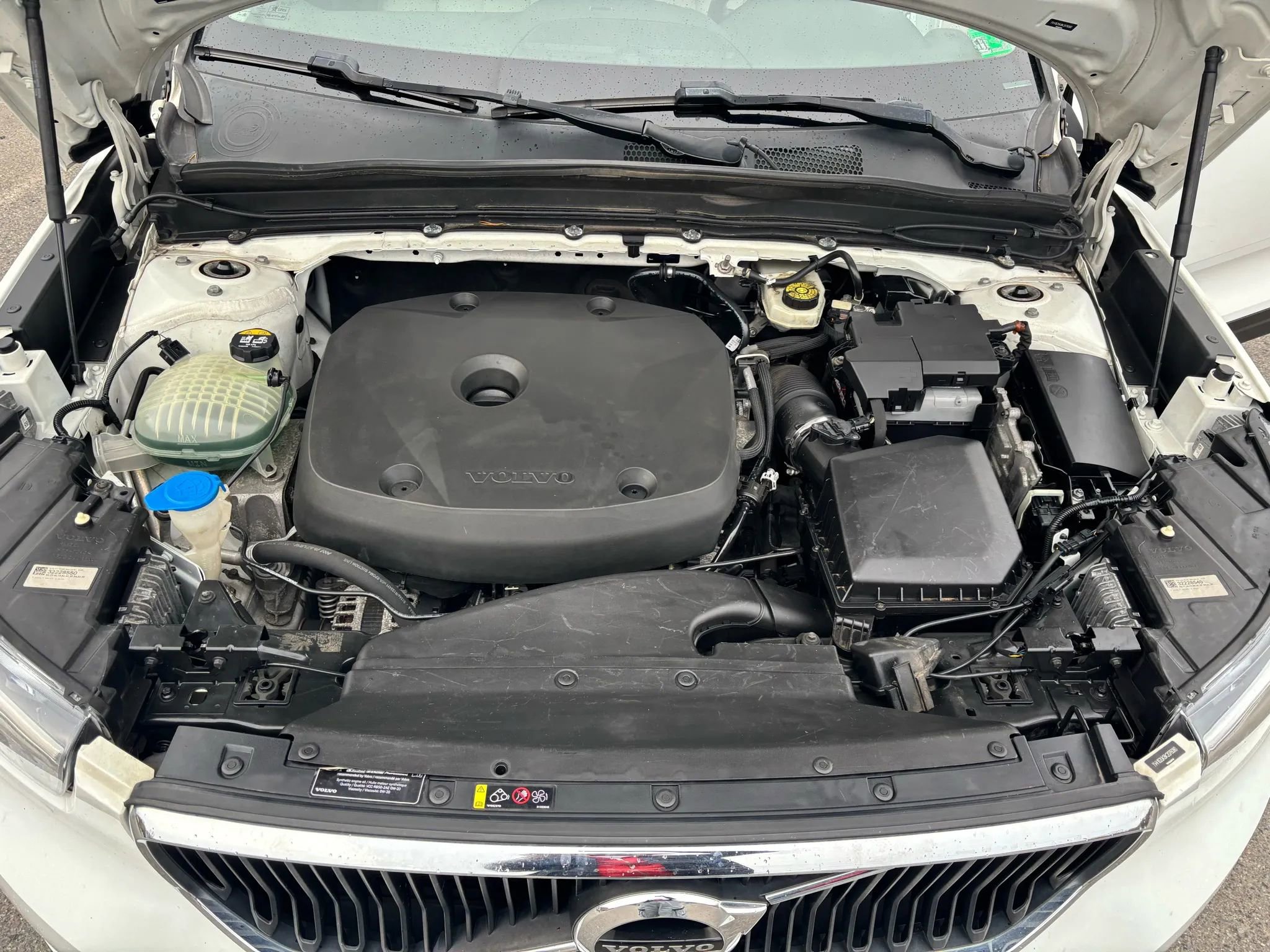 Used 2019 Volvo XC40 T5 Momentum image 36