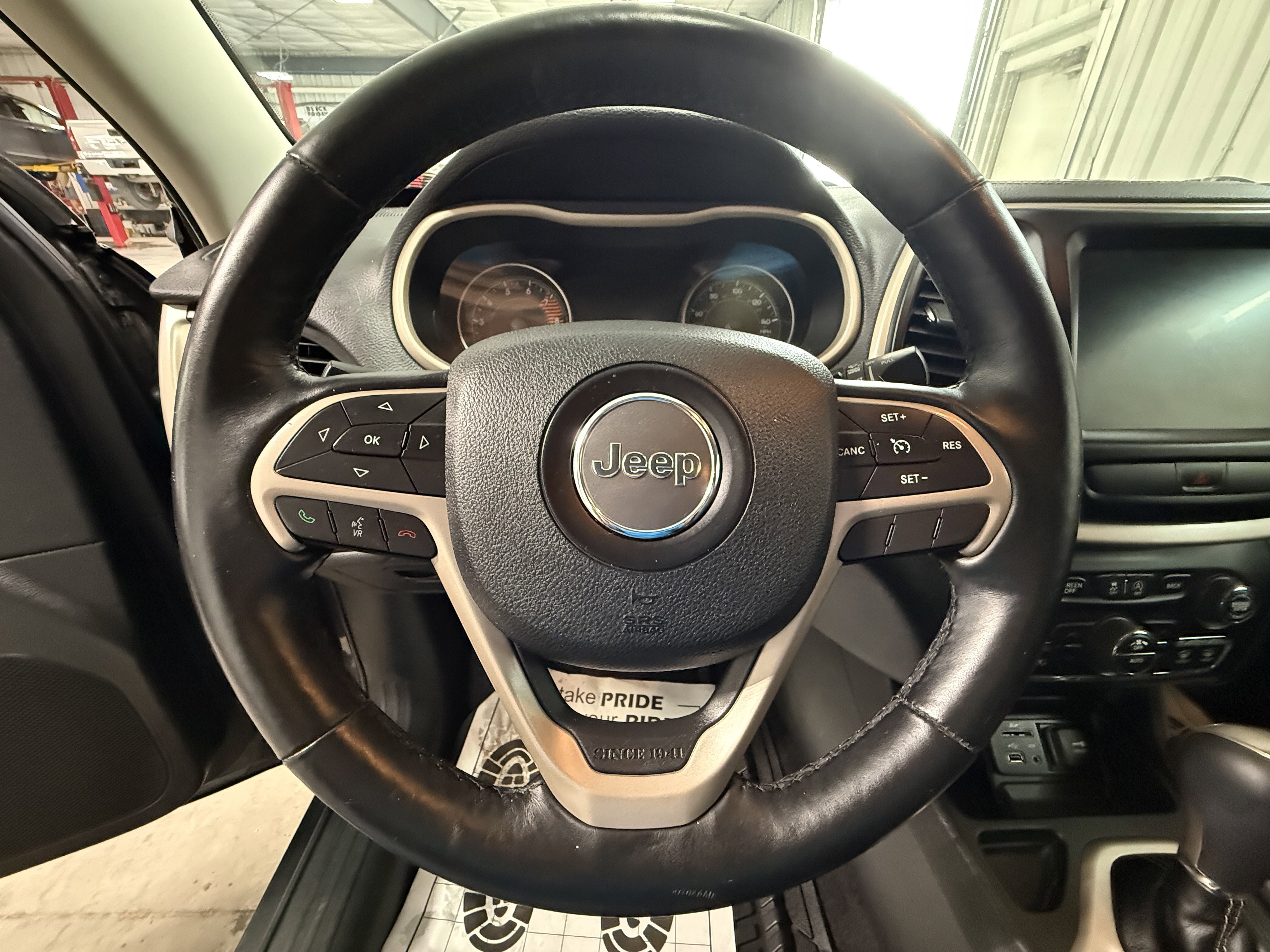 Used 2017 Jeep Cherokee Limited FWD image 25