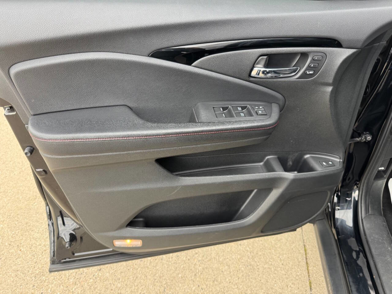 Used 2020 Honda Pilot Black Edition image 34