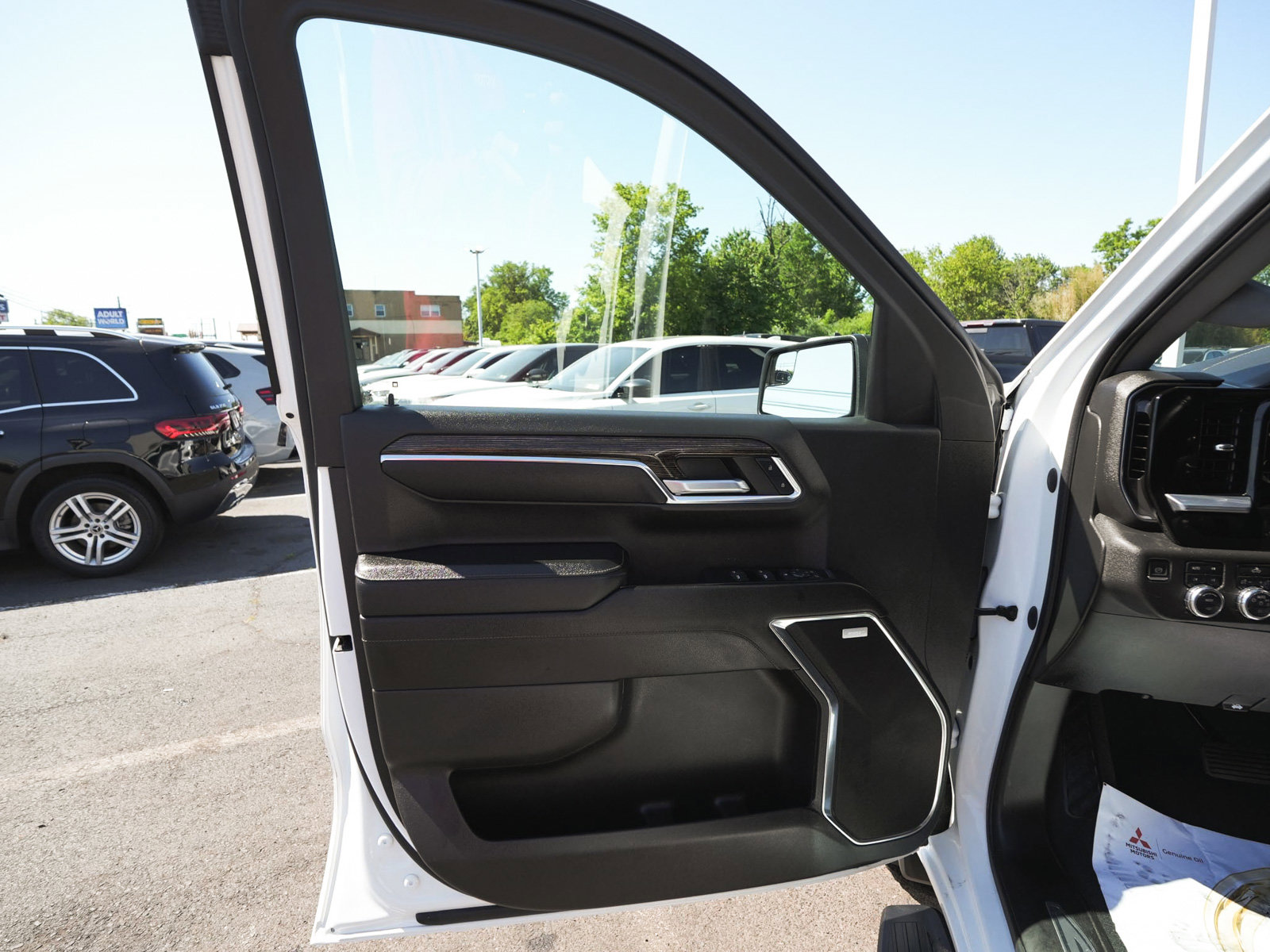 Used 2023 GMC Sierra 1500 Elevation w/ Preferred Package AWD/4WD image 8