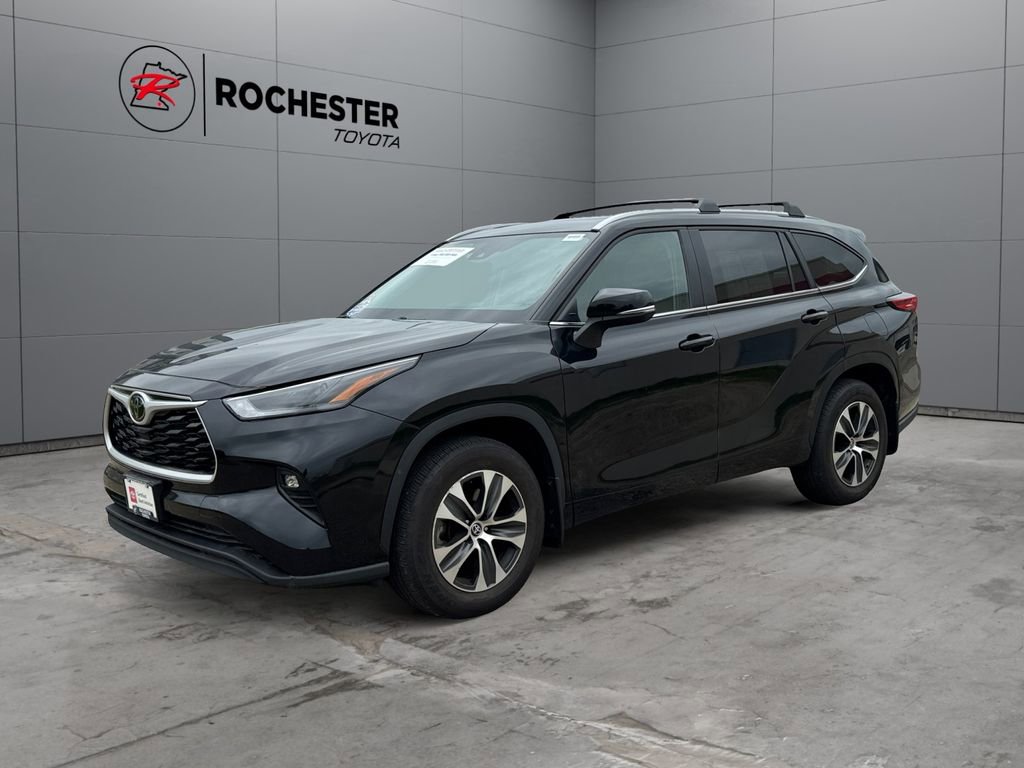 Certified 2023 Toyota Highlander XLE AWD/4WD image 7