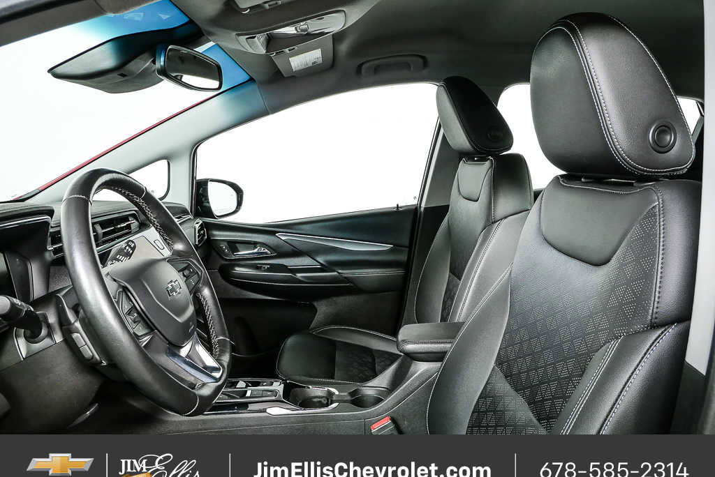 Used 2023 Chevrolet Bolt LT w/ Infotainment Package FWD image 5