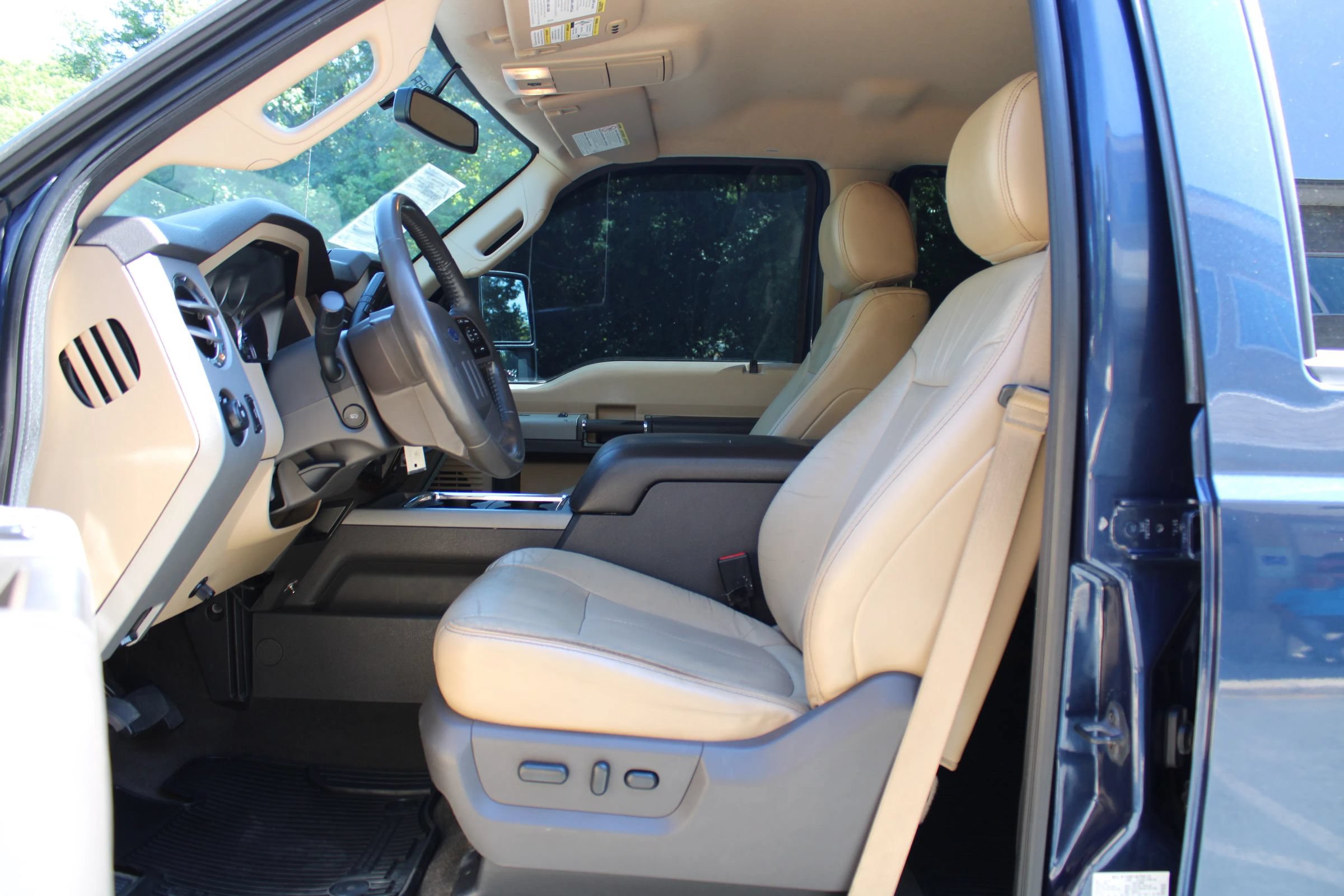 Used 2013 Ford F250 Lariat w/ Lariat Interior Pkg AWD/4WD image 18