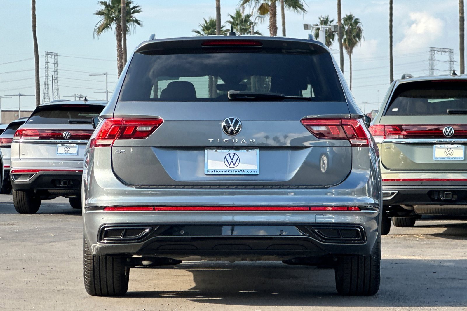 Certified 2024 Volkswagen Tiguan SE R-Line image 5