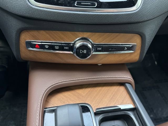 Used 2024 Volvo XC90 B6 Plus w/ Protection Package image 28