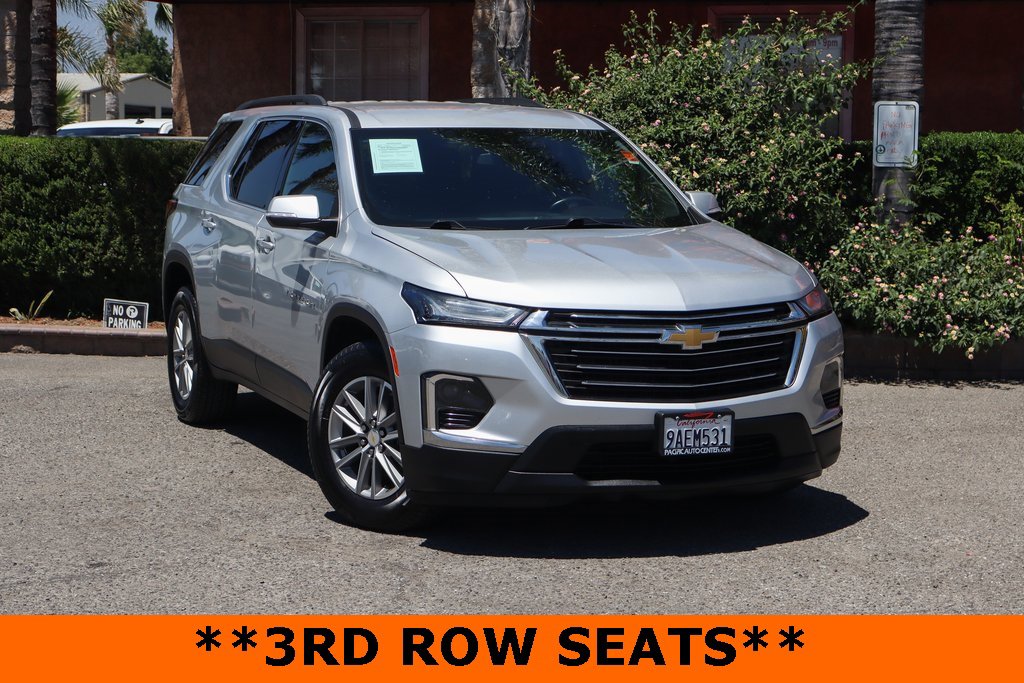 Used 2022 Chevrolet Traverse LT image 2