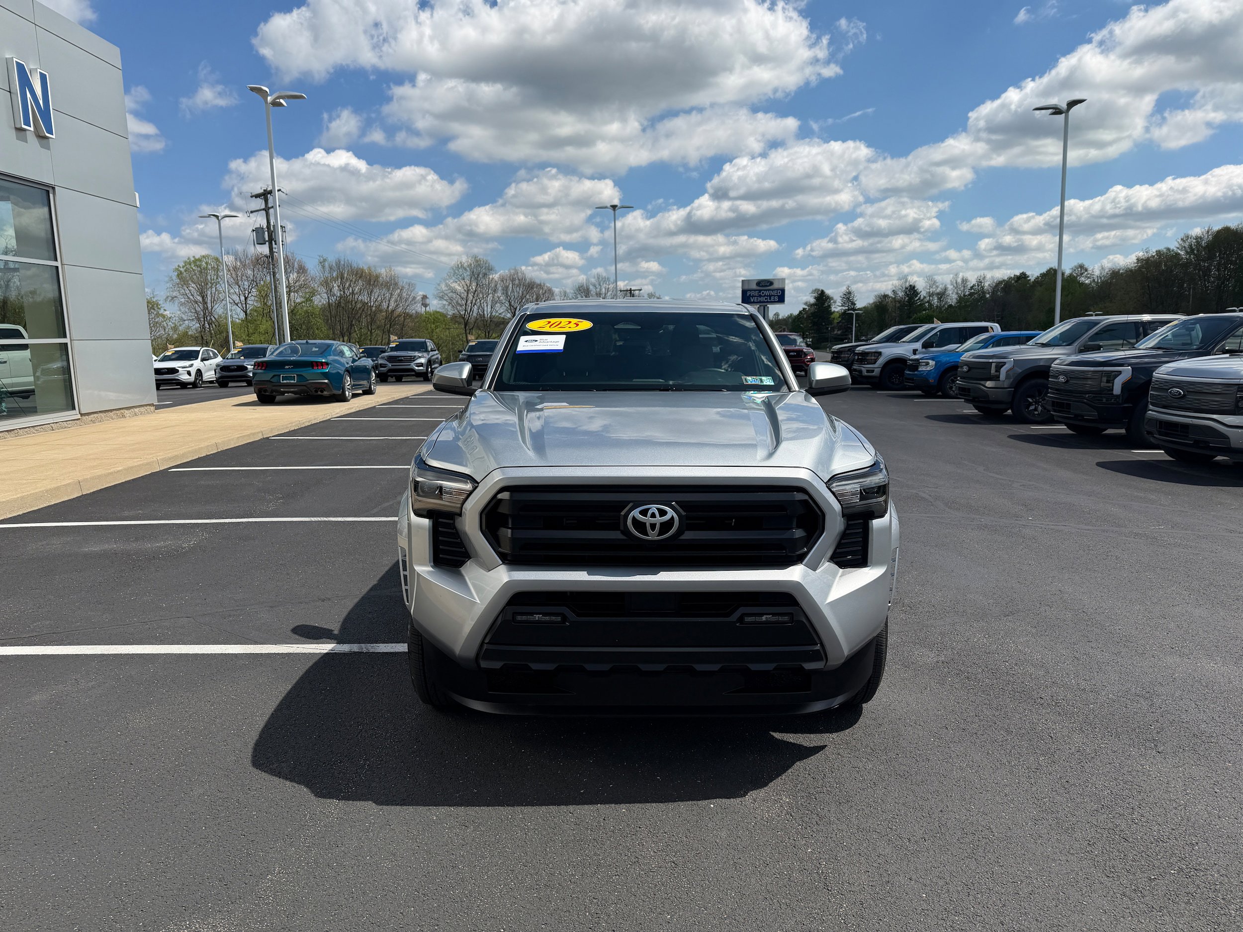 Used 2025 Toyota Tacoma SR5 AWD/4WD image 2