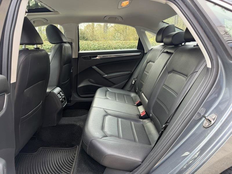 Used 2017 Volkswagen Passat 1.8T SE FWD image 21