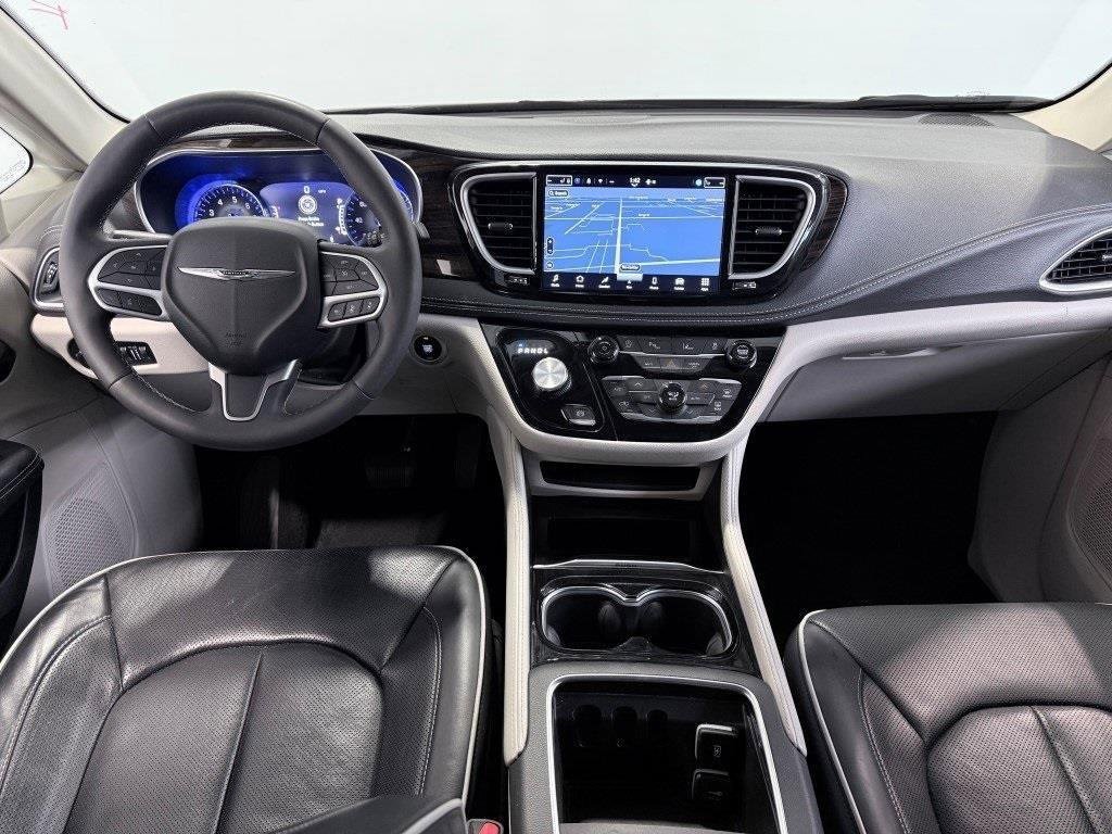 Used 2024 Chrysler Pacifica Limited image 21